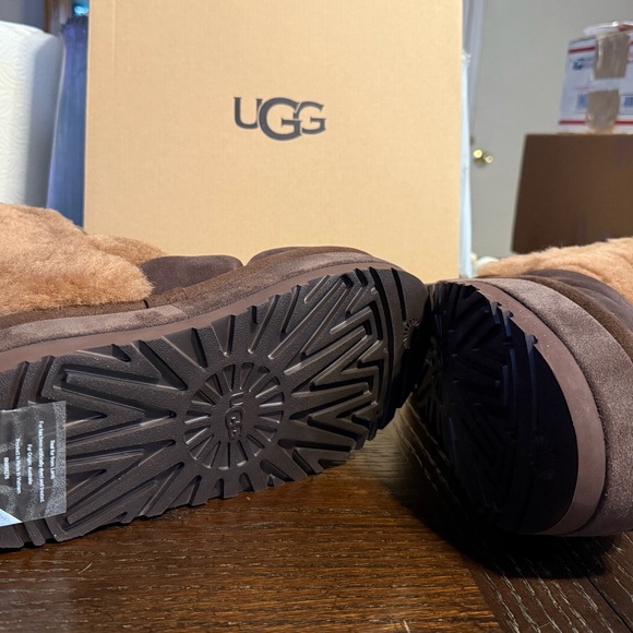 BNIB RARE COLOR FOR USA CHILLAPEAK UGGS - Picture 6 of 9
